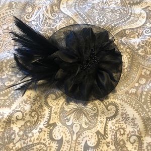 Feather derby fascinator hat